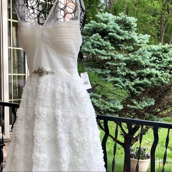 ADRIANNA PAPELL TULLE CHIFFON PETAL GOWN 6 NWT - Picture 16 of 16